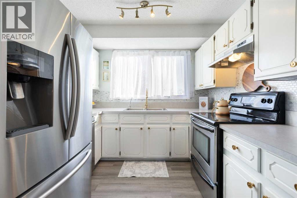 27 Deercrest Close SE