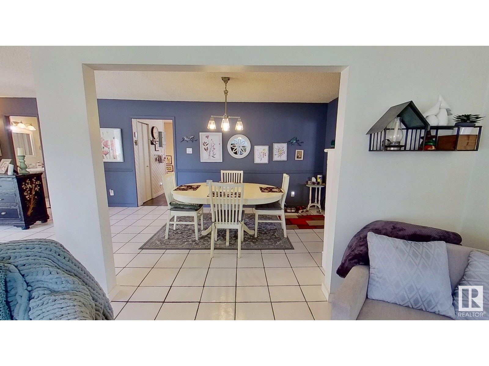 6704 152A AV NW