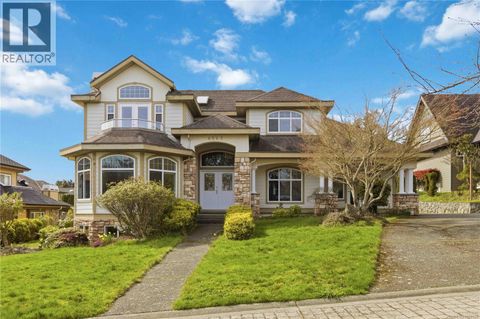 4543 Gordon Point Dr Saanich BC V8N6L2