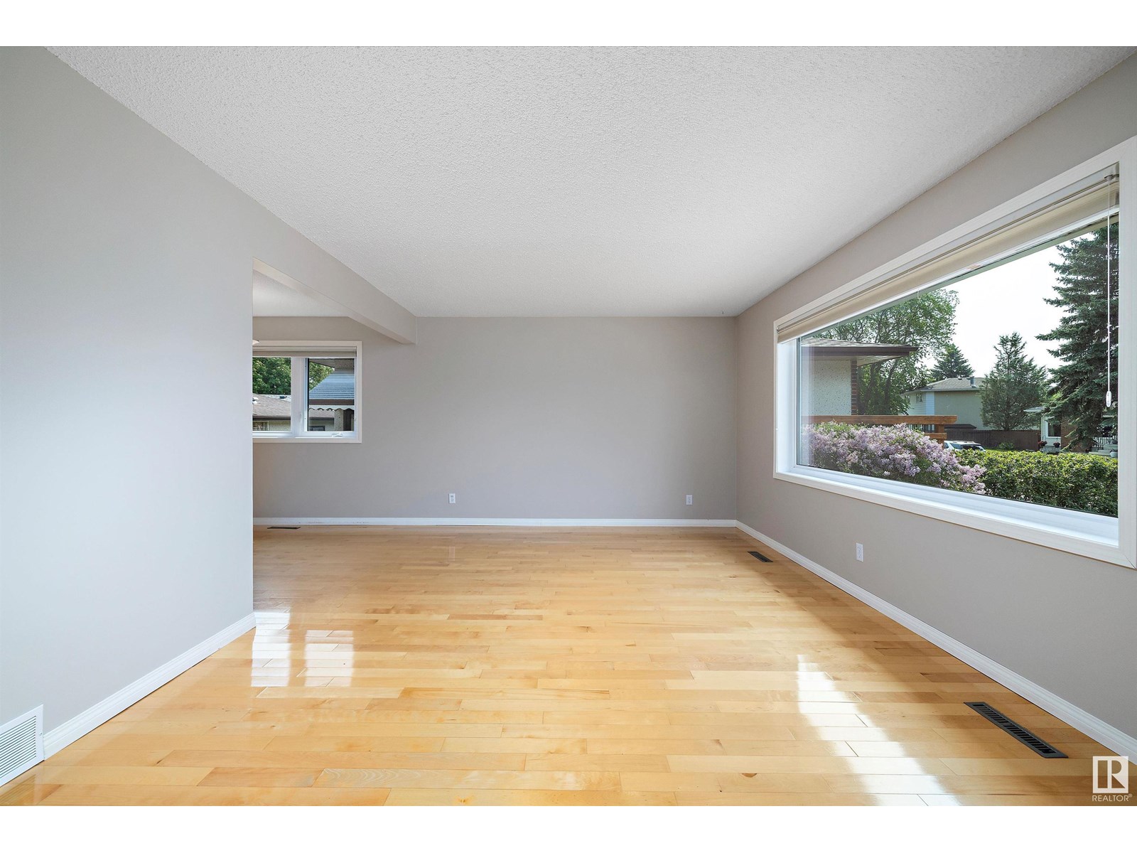 11716 39 AV NW