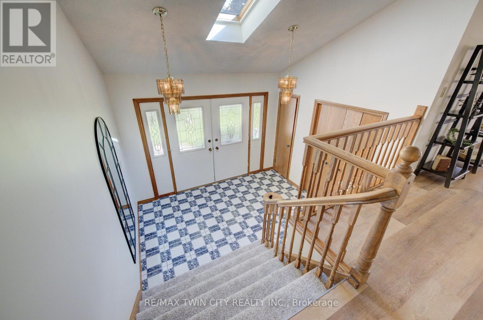 391 NORTHLAKE DRIVE