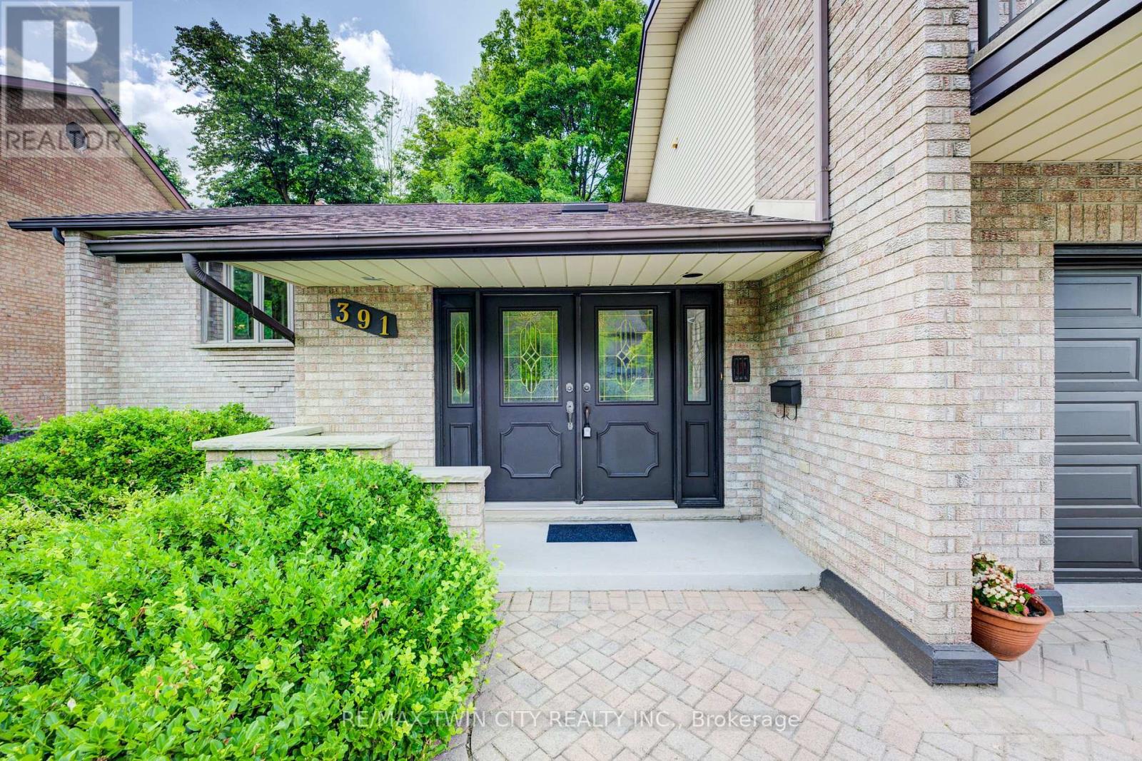 391 NORTHLAKE DRIVE