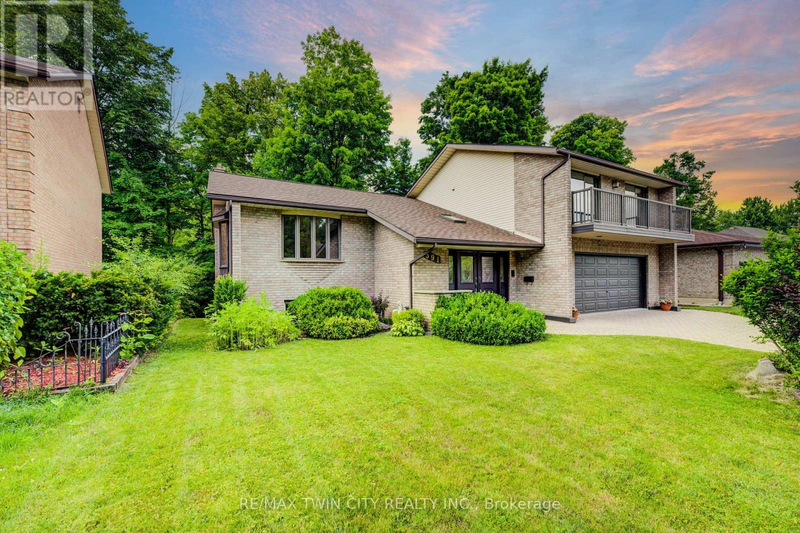 391 NORTHLAKE DRIVE