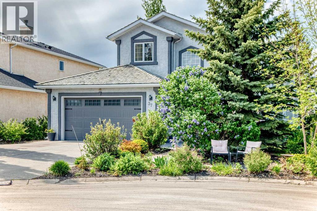37 LAKESIDE GREENS Close