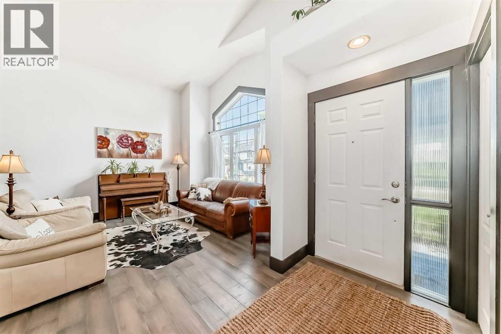 37 LAKESIDE GREENS Close