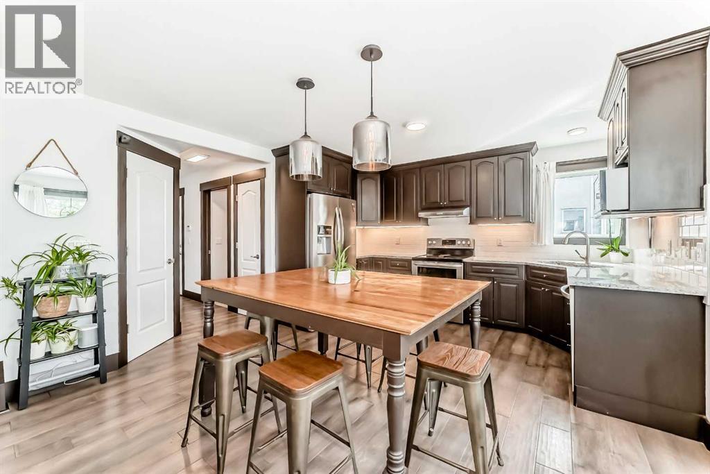 37 LAKESIDE GREENS Close