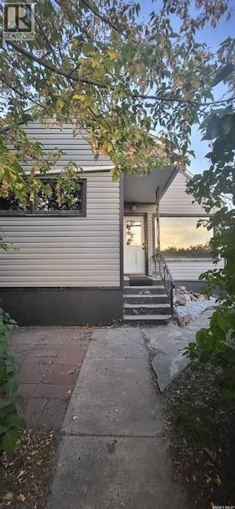511 Main STREET Oxbow SK S0C2B0