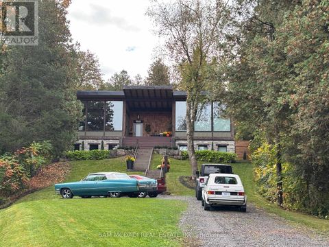 2084 GRAND BOULEVARD Burlington ON L7P0N1