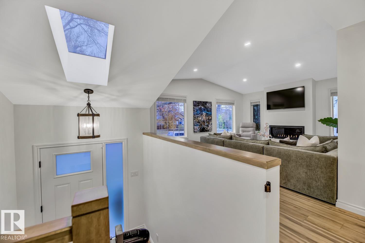 11222 67 ST NW