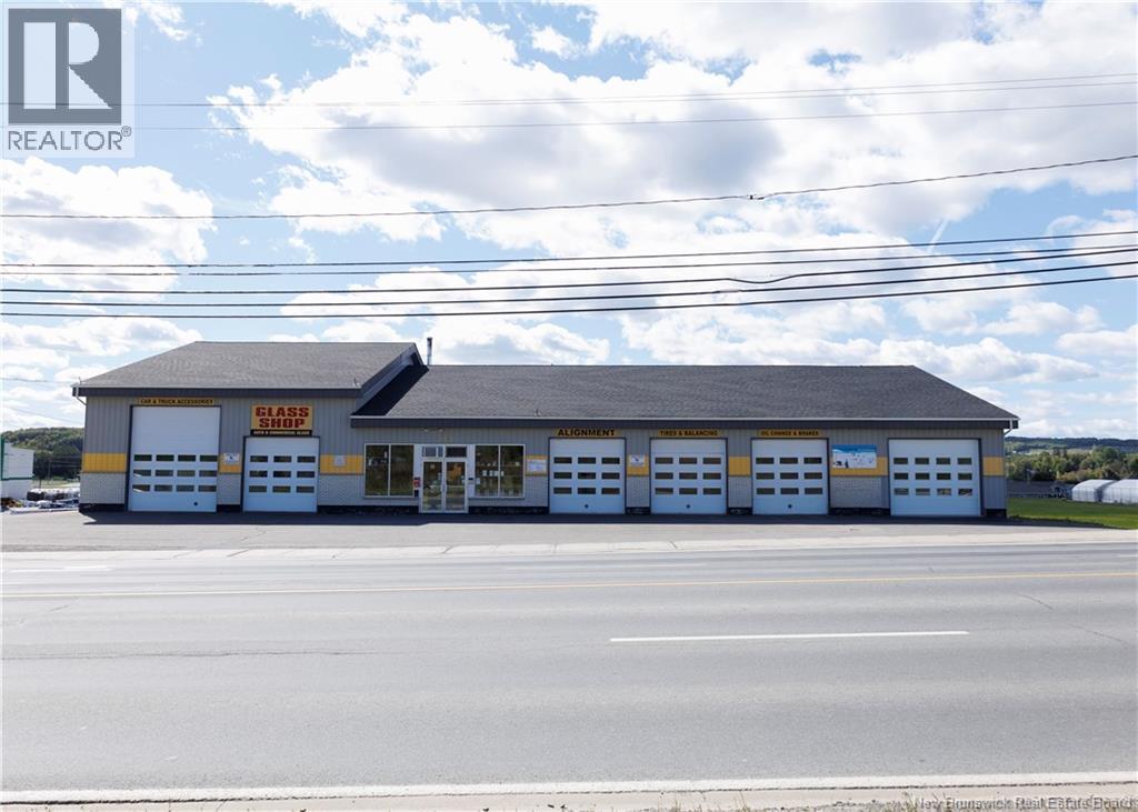 Photo 1 of 3 — 323 Madawaska Road, Grand-Sault/Grand Falls, NB E3Y1A4