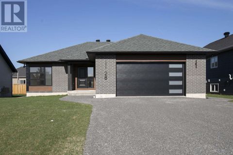 28 Noah DR Sault Ste. Marie ON P6C6E6