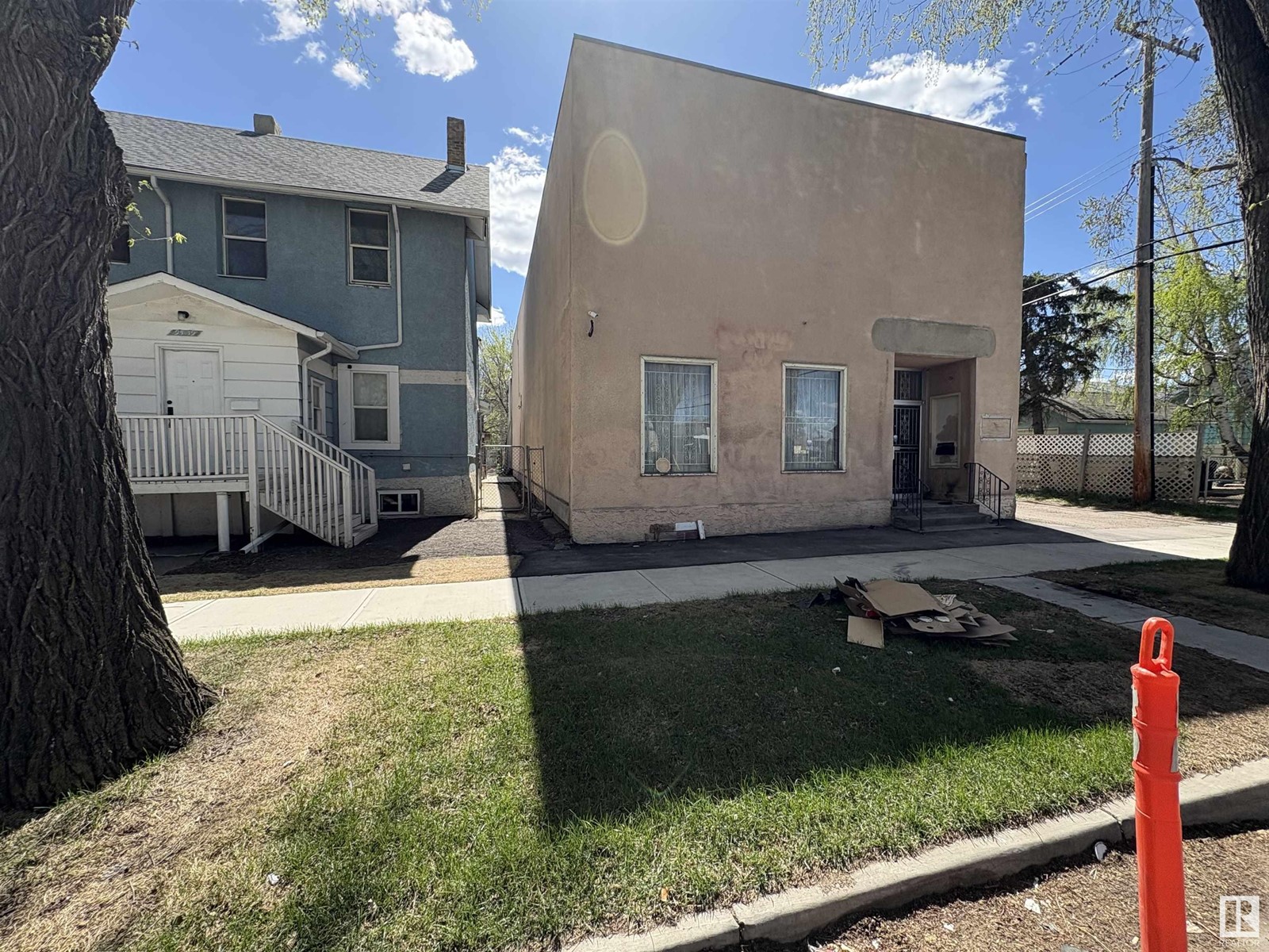 9543 110 AV NW