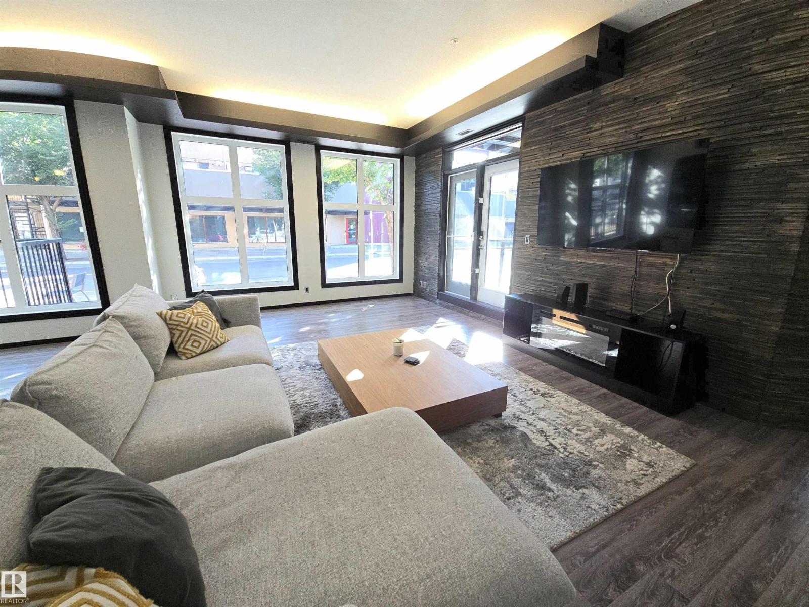 #106 10531 117 ST NW