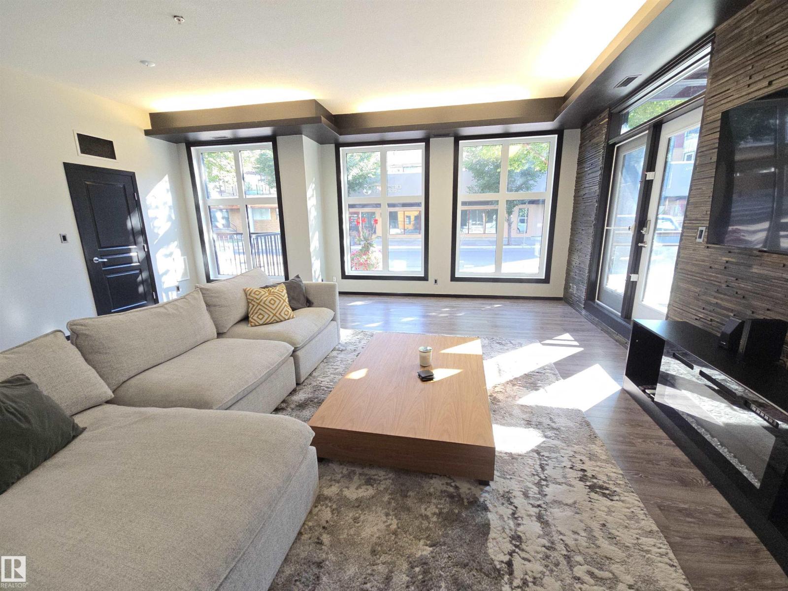 #106 10531 117 ST NW