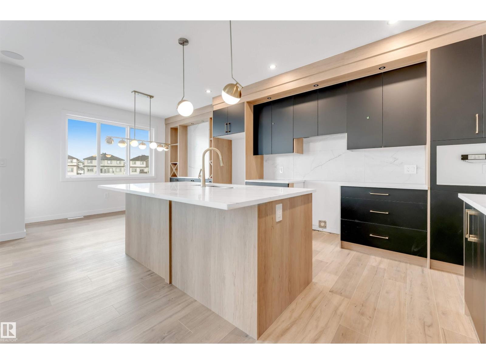 7 AXELWOOD CR