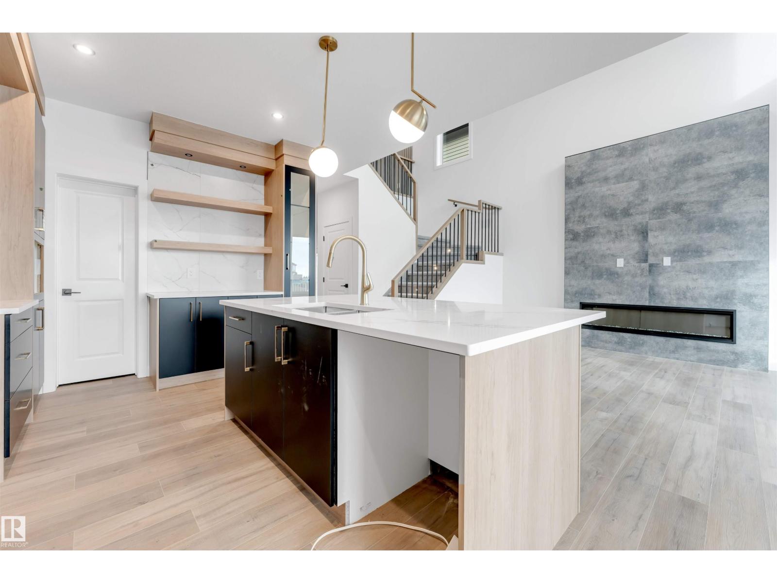 7 AXELWOOD CR