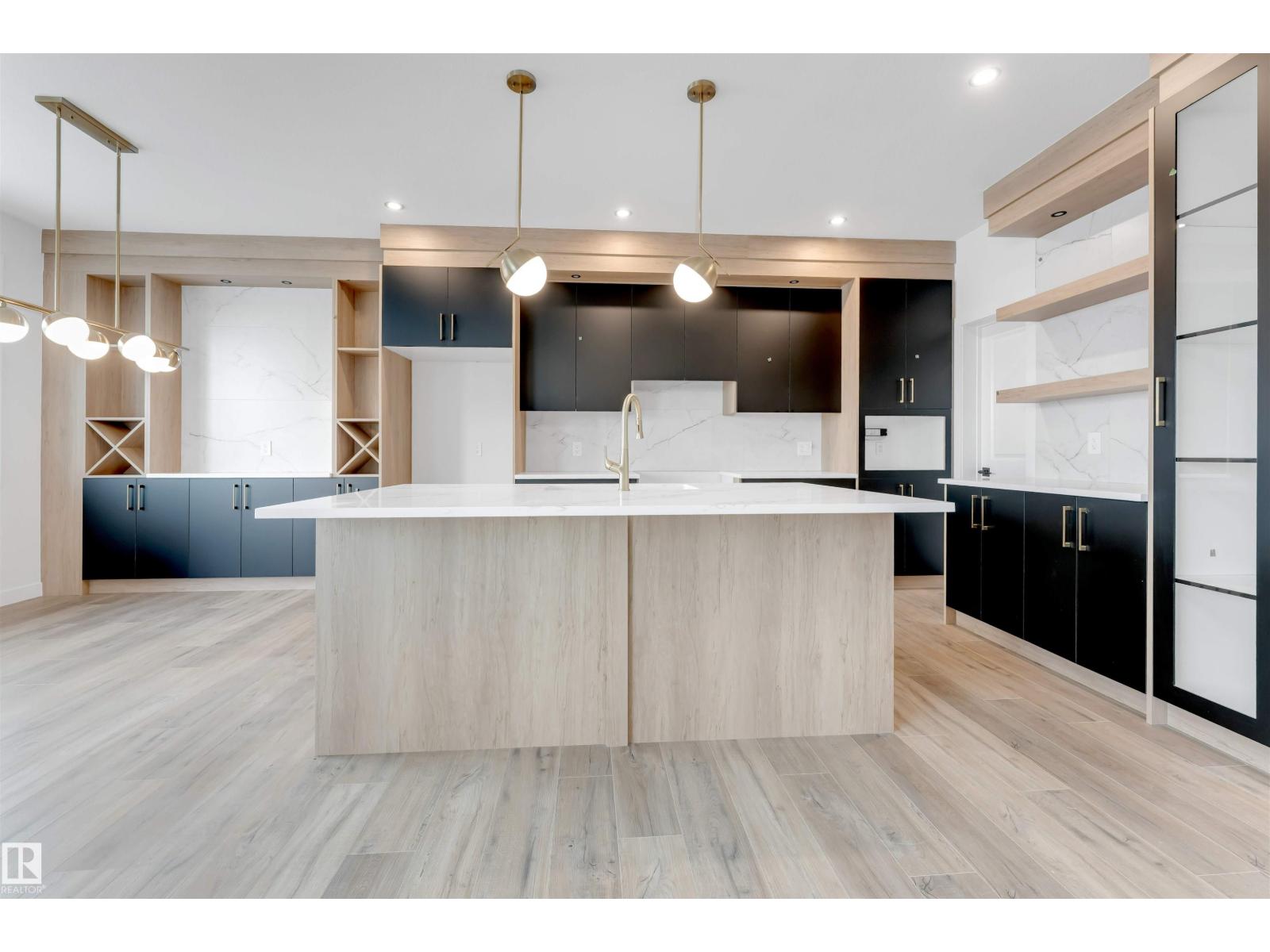 7 AXELWOOD CR