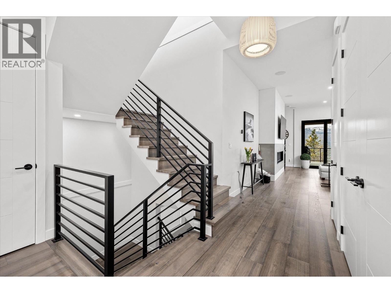 10058 Beacon Hill Drive