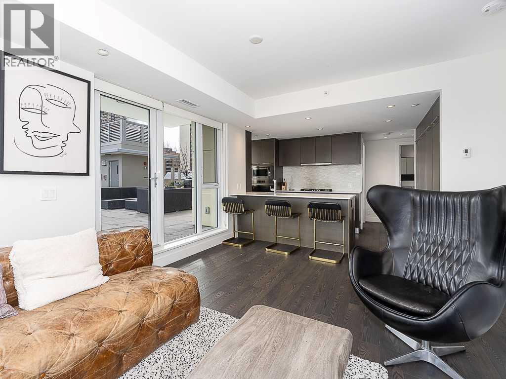 805, 1025 5 Avenue SW