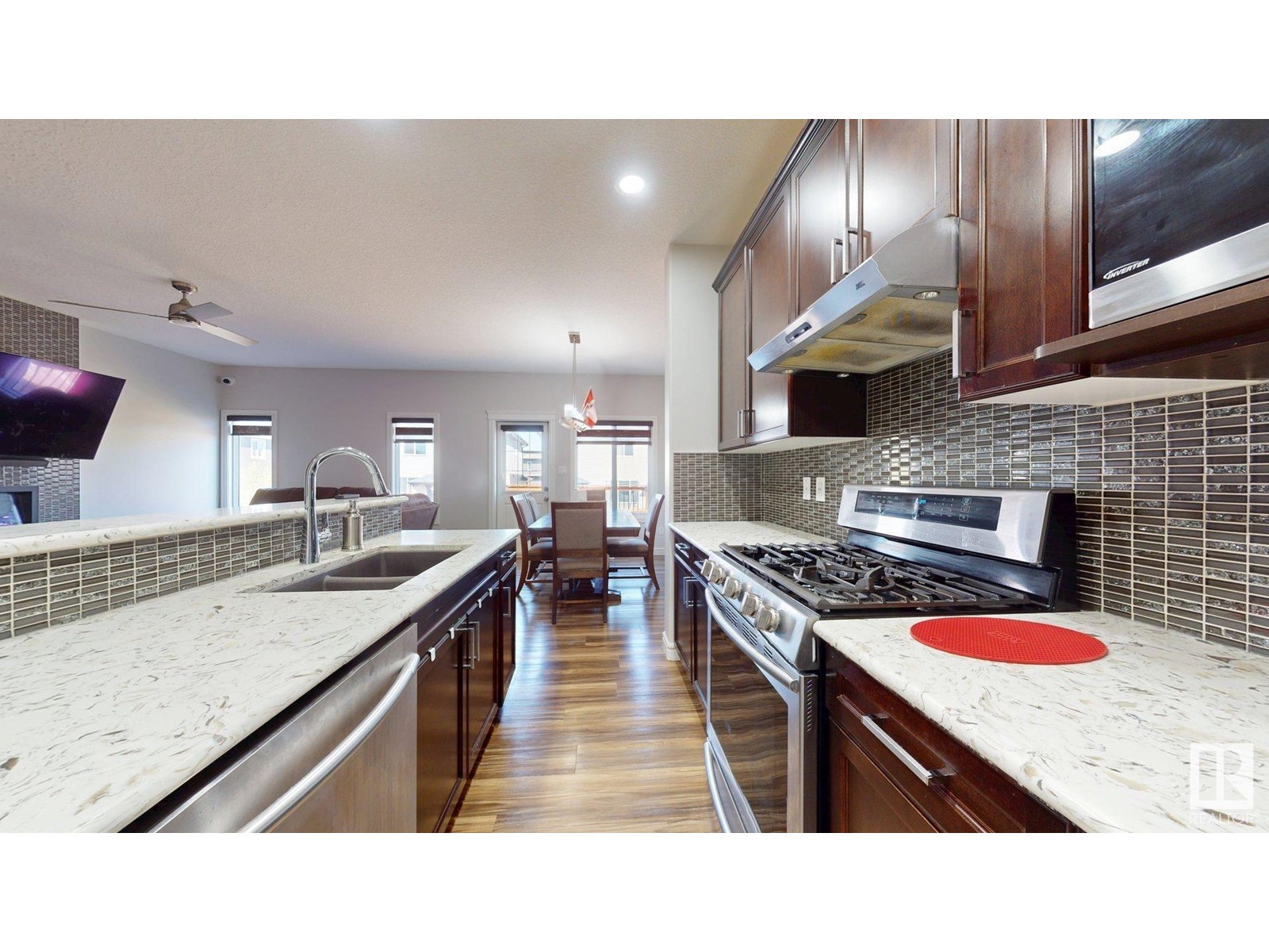 2510 16A AV NW