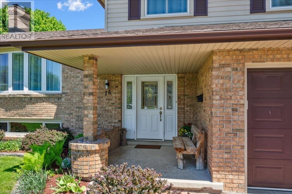 76 LOWER CANADA Crescent