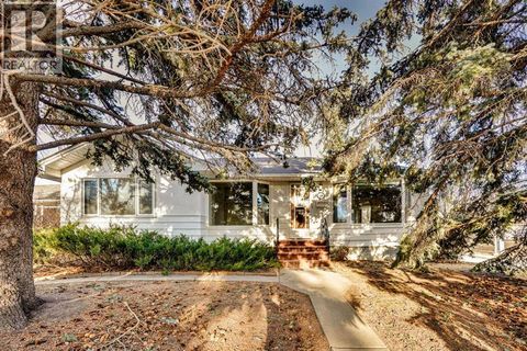 1956 Kelwood Drive SW Calgary AB T3E3Z3