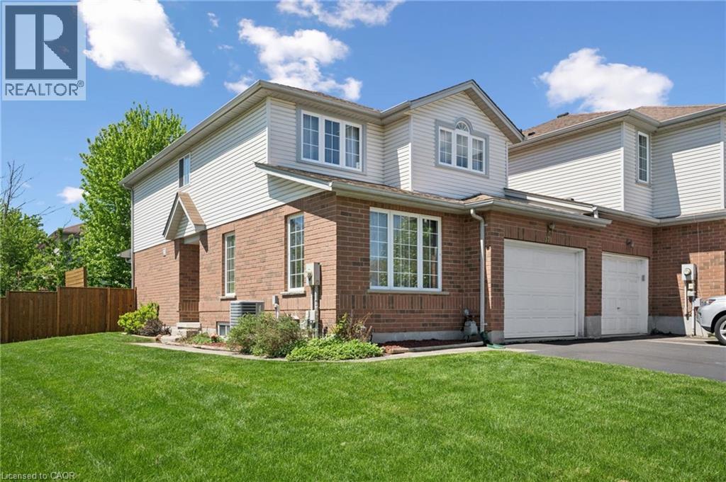 371 UNIVERSITY DOWNS Crescent