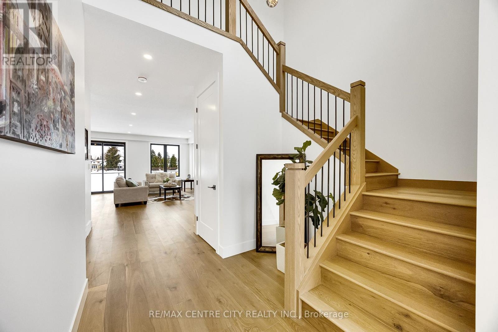 211 FOXBOROUGH PLACE