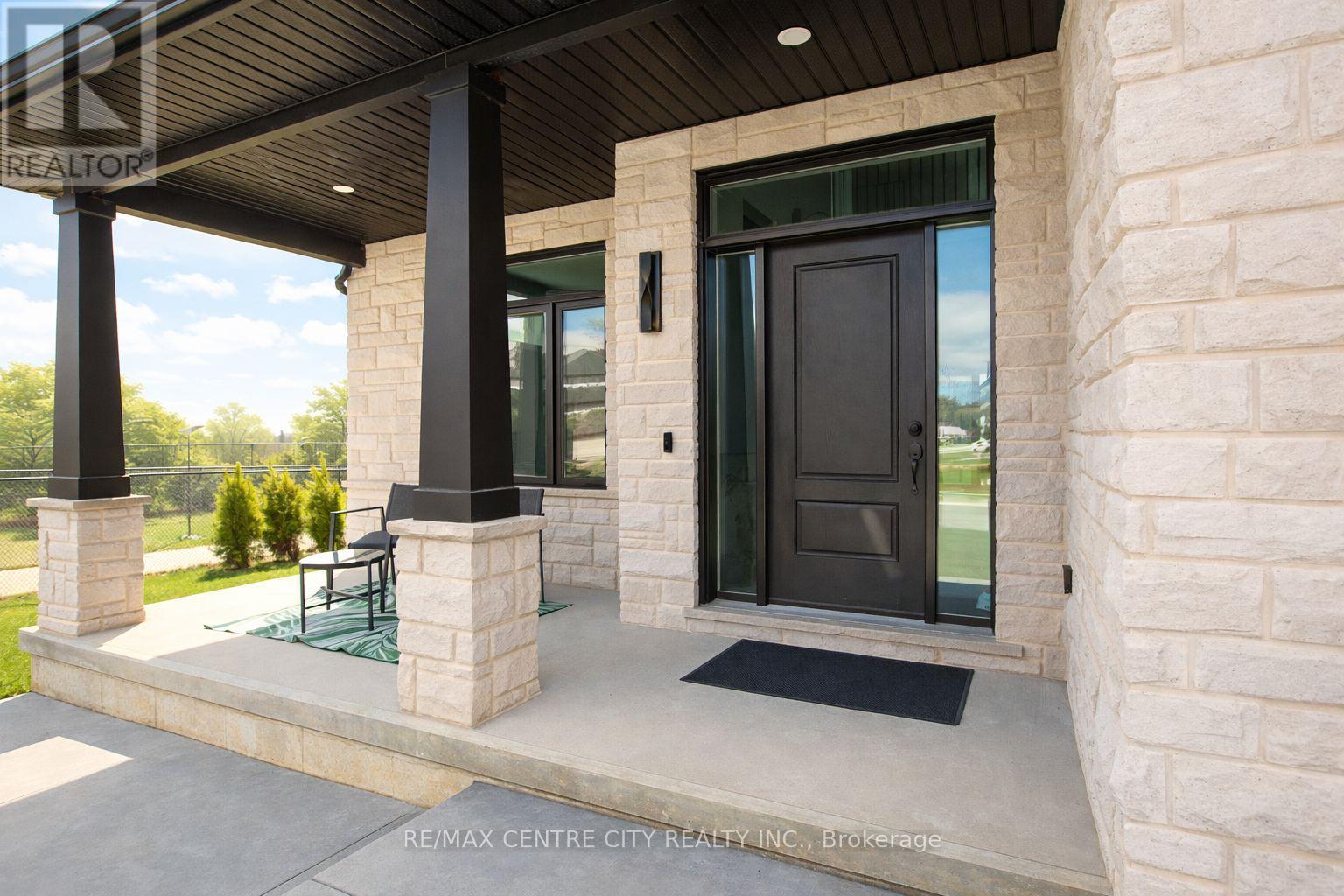 211 FOXBOROUGH PLACE