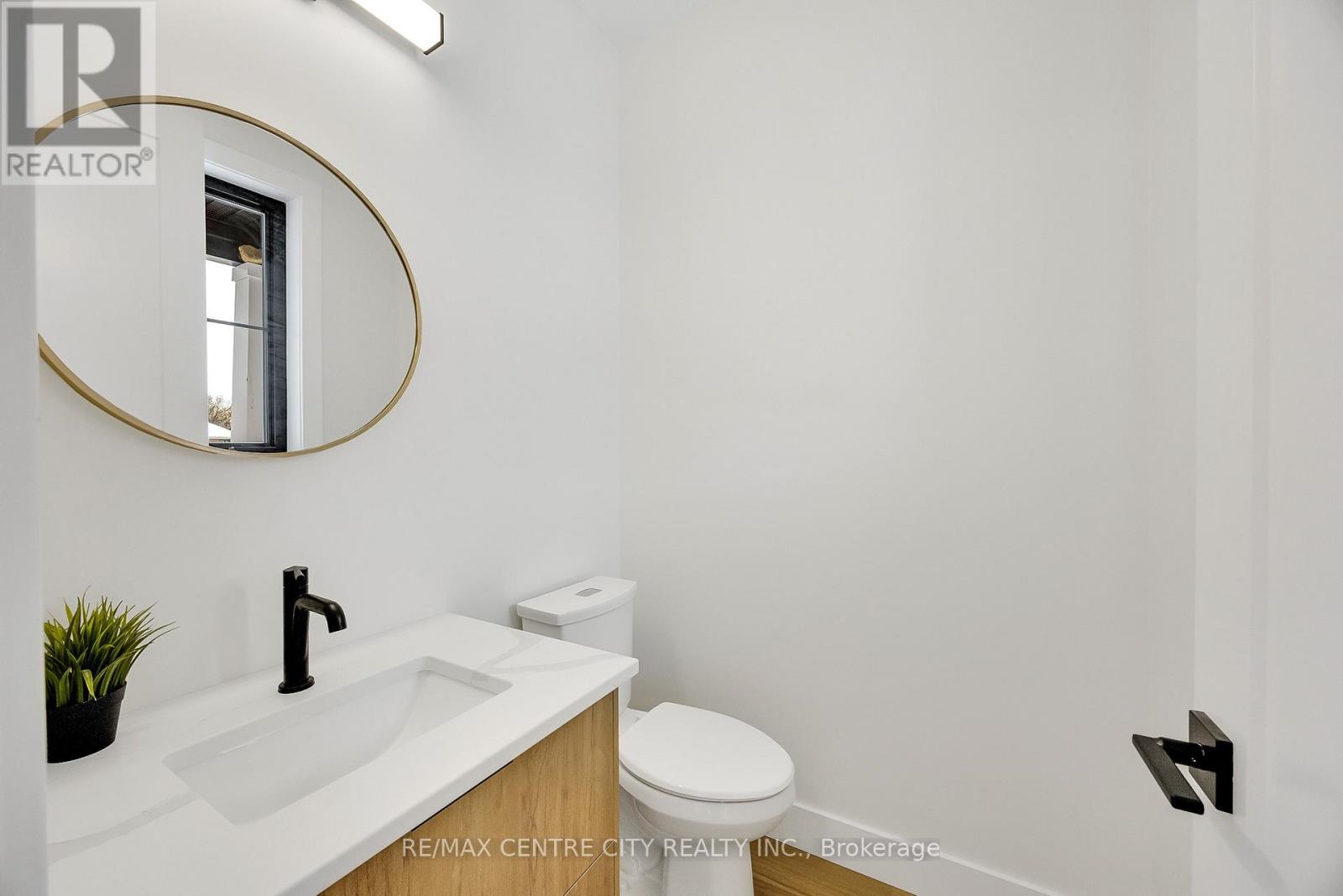 211 FOXBOROUGH PLACE