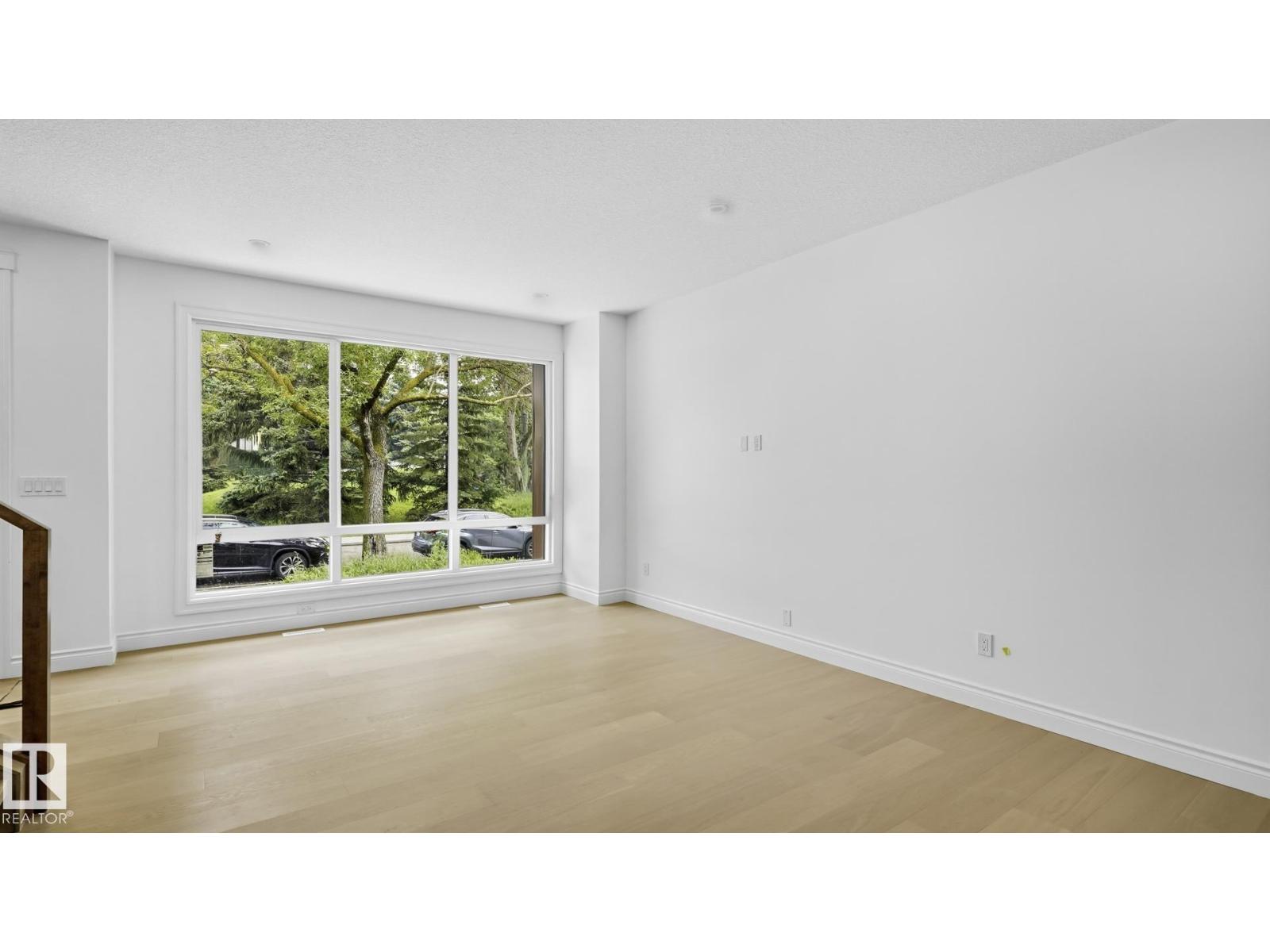9226 94 ST NW