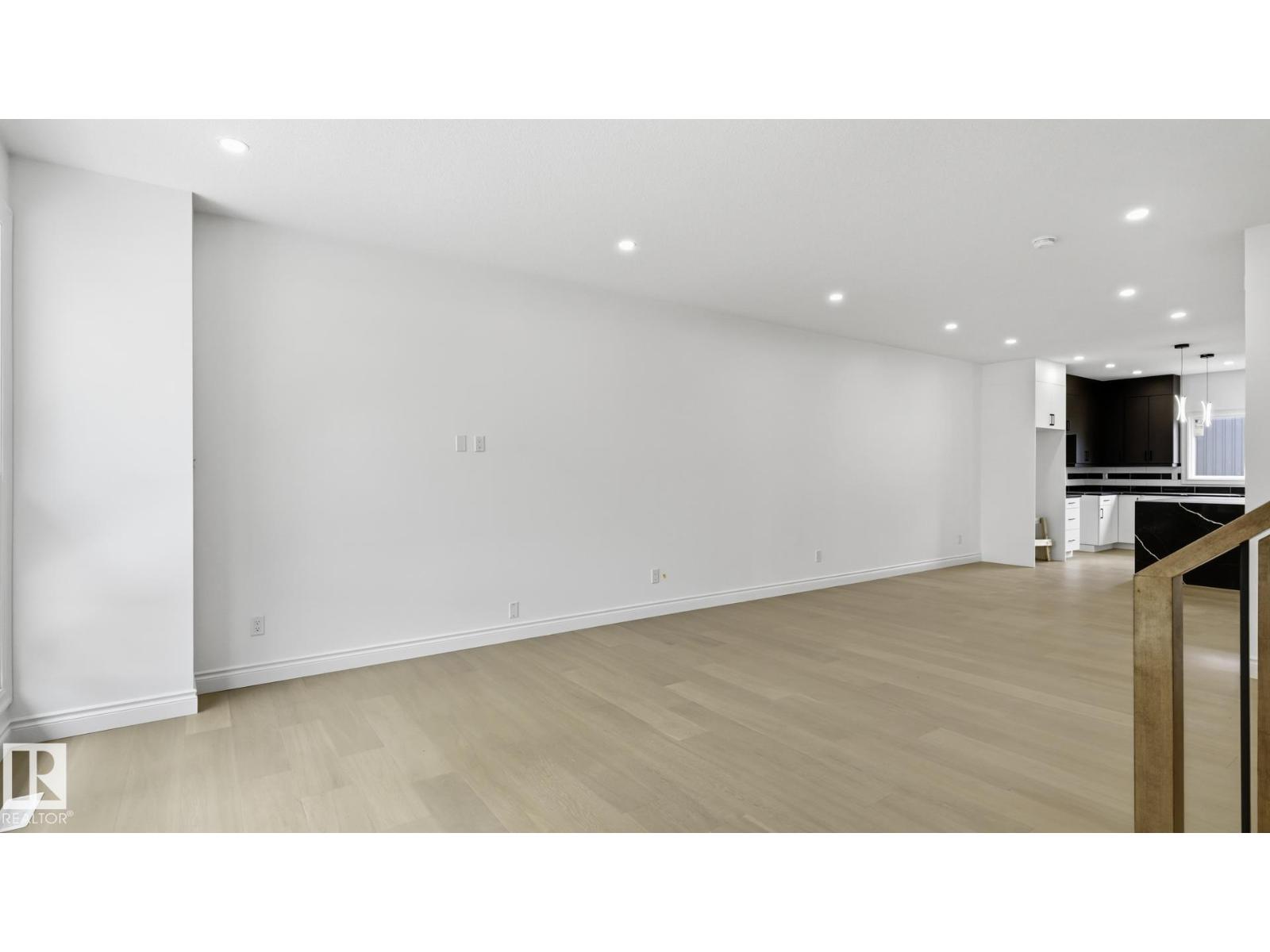 9226 94 ST NW