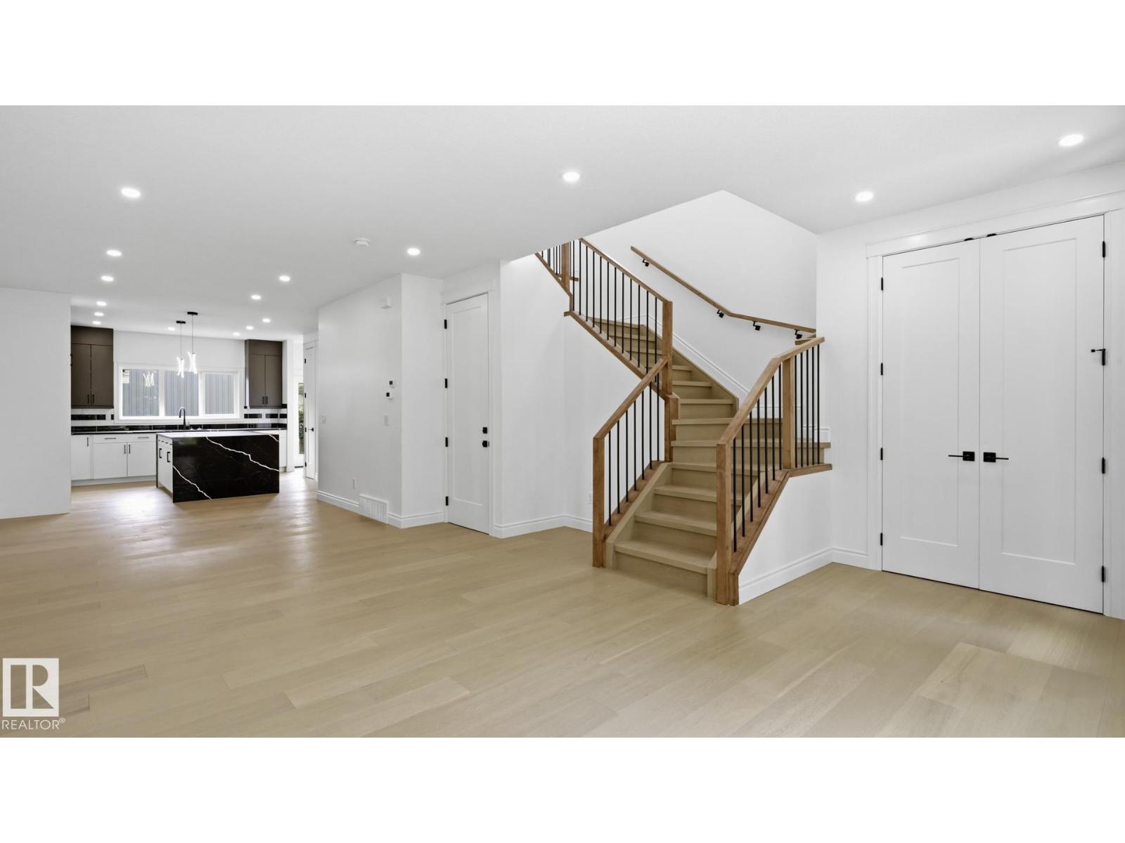 9226 94 ST NW