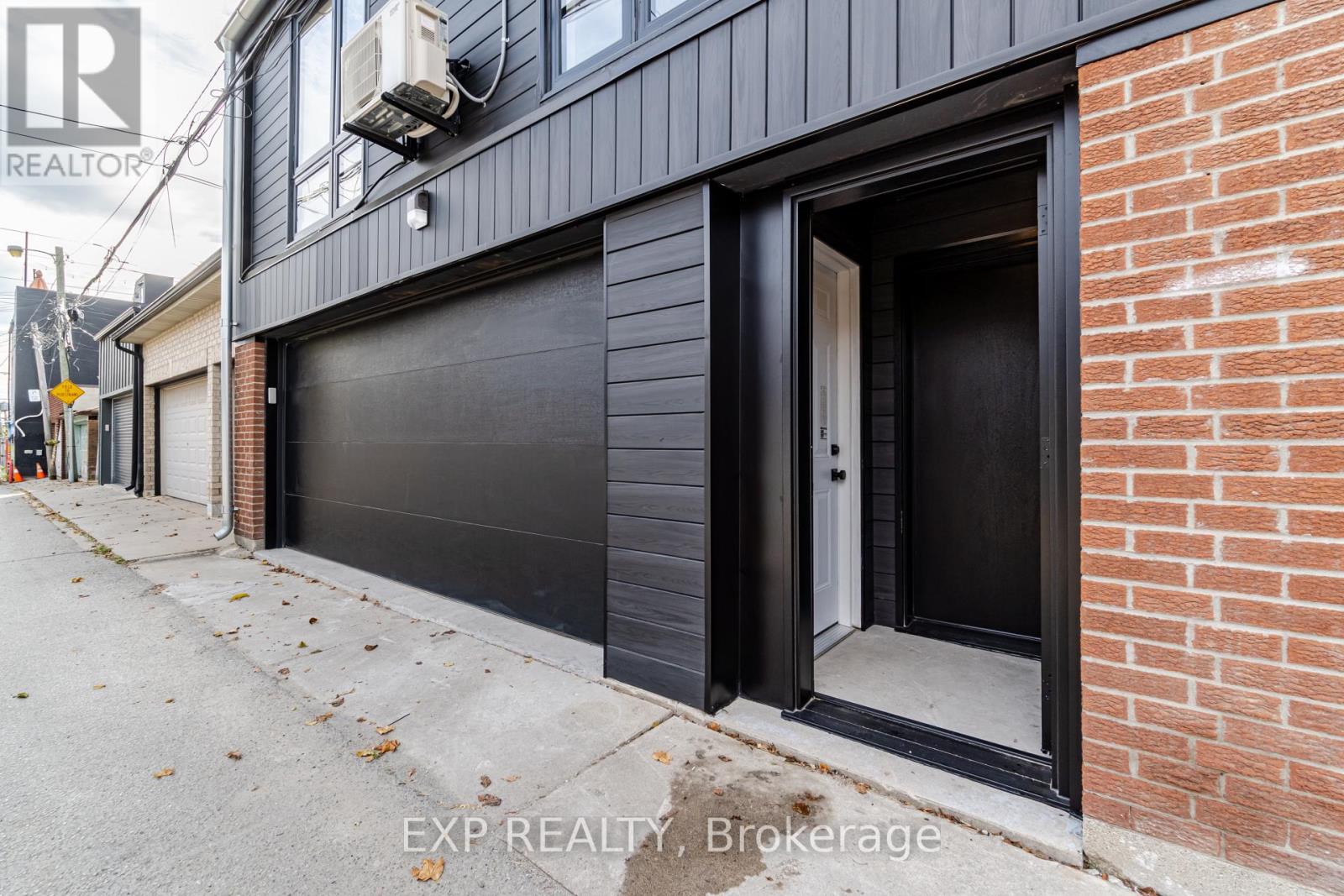 LANEWAY - 581 CRAWFORD STREET