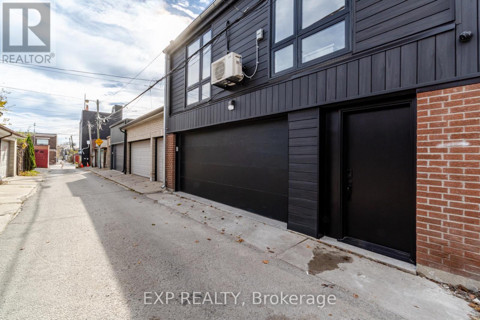 LANEWAY - 581 CRAWFORD STREET