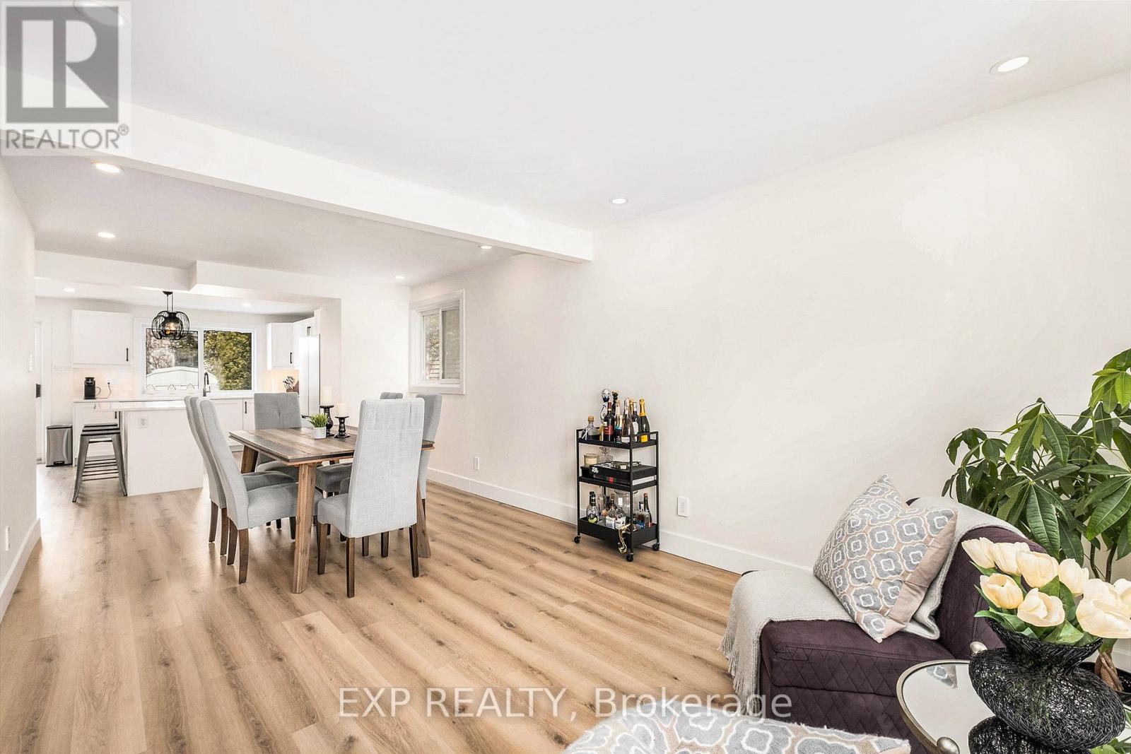 16 WEYBRIDGE DRIVE