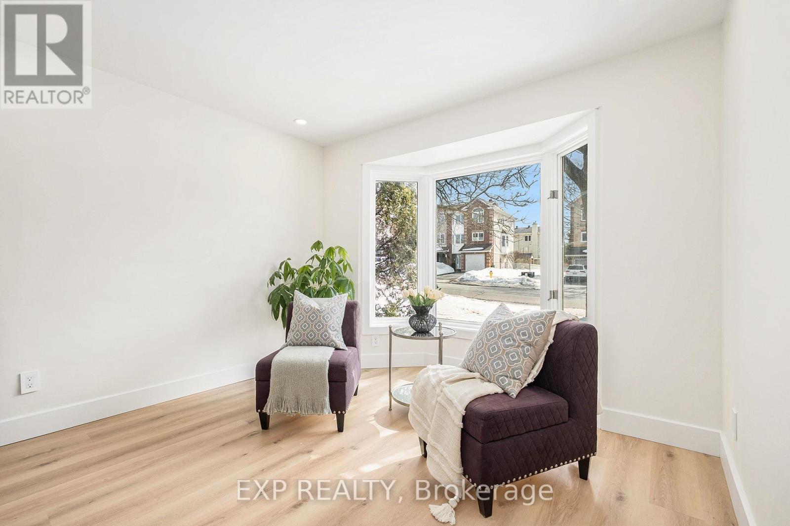 16 WEYBRIDGE DRIVE