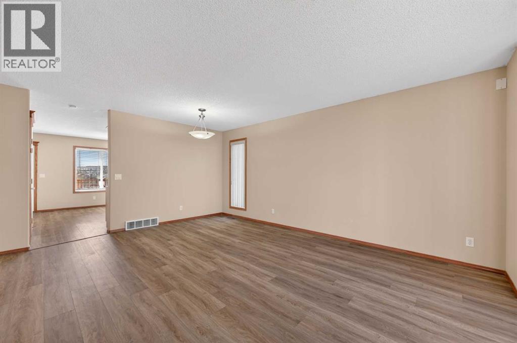 126 Evansmeade Crescent NW