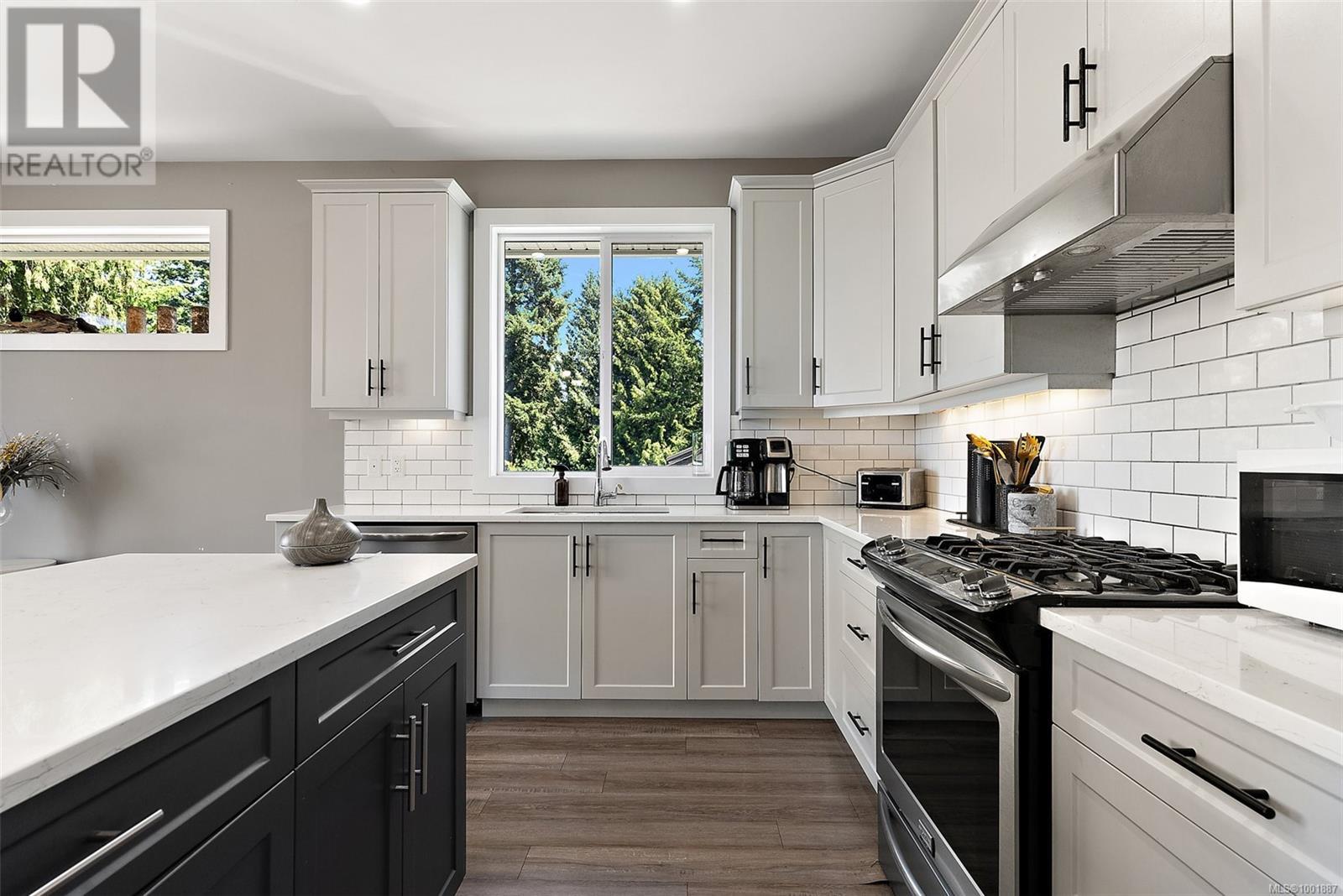 2436 Sooke Rd