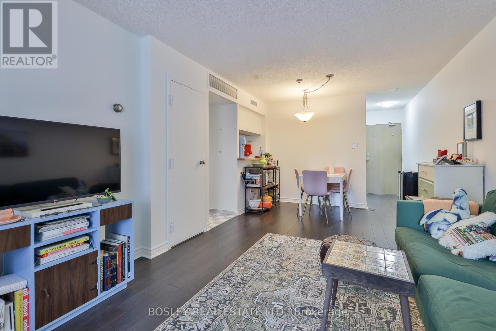 1008 - 1001 BAY STREET