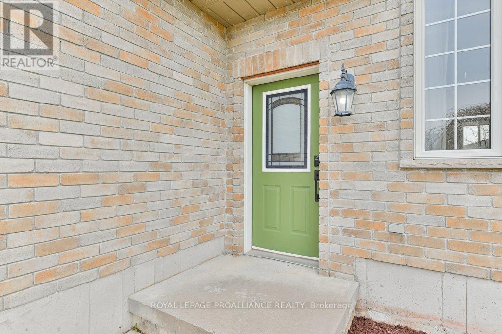 17 STONEGATE CRESCENT