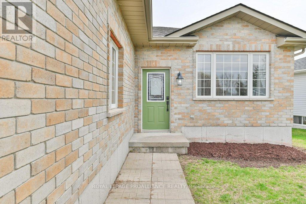 17 STONEGATE CRESCENT