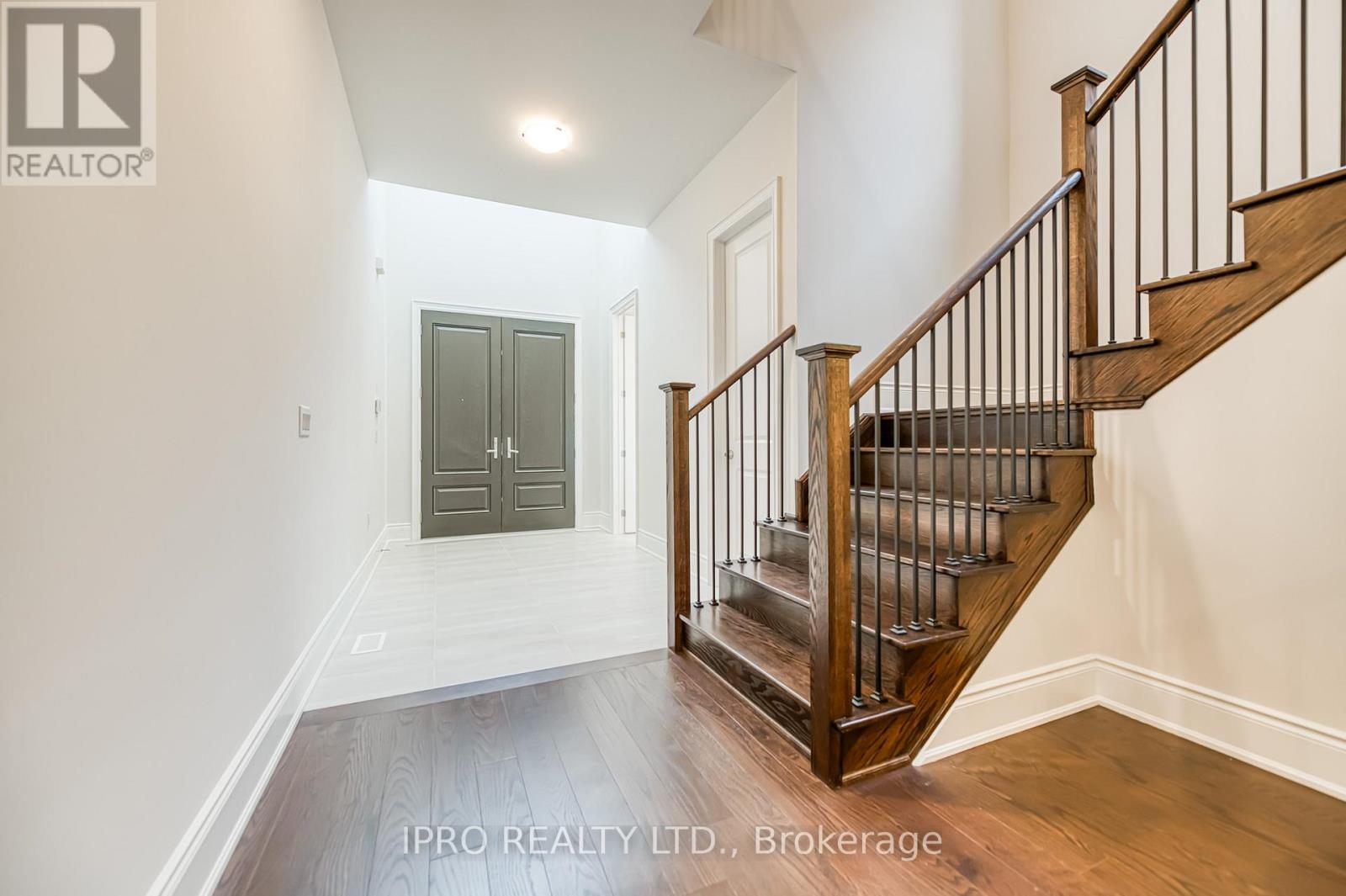 160 WINTHROP CRESCENT