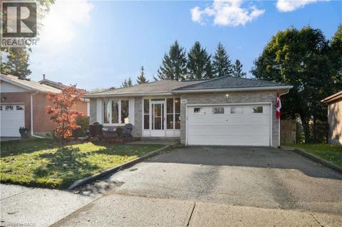 368 THE COUNTRY Way Kitchener ON N2E3E4