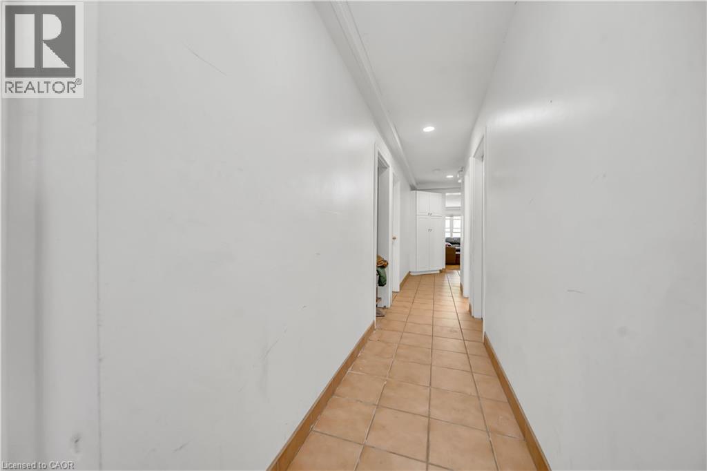 24 COLUMBIA Street W