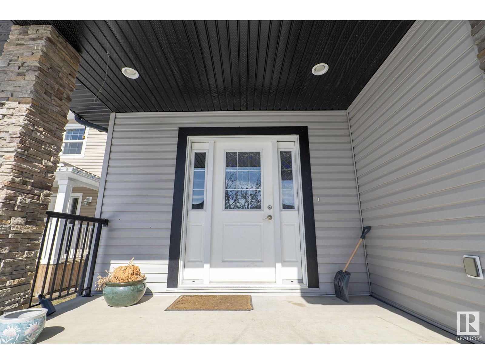 106 HILLDOWNS DR