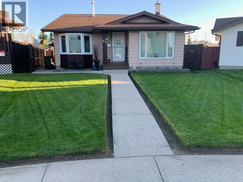 96 Fallswater Road NE