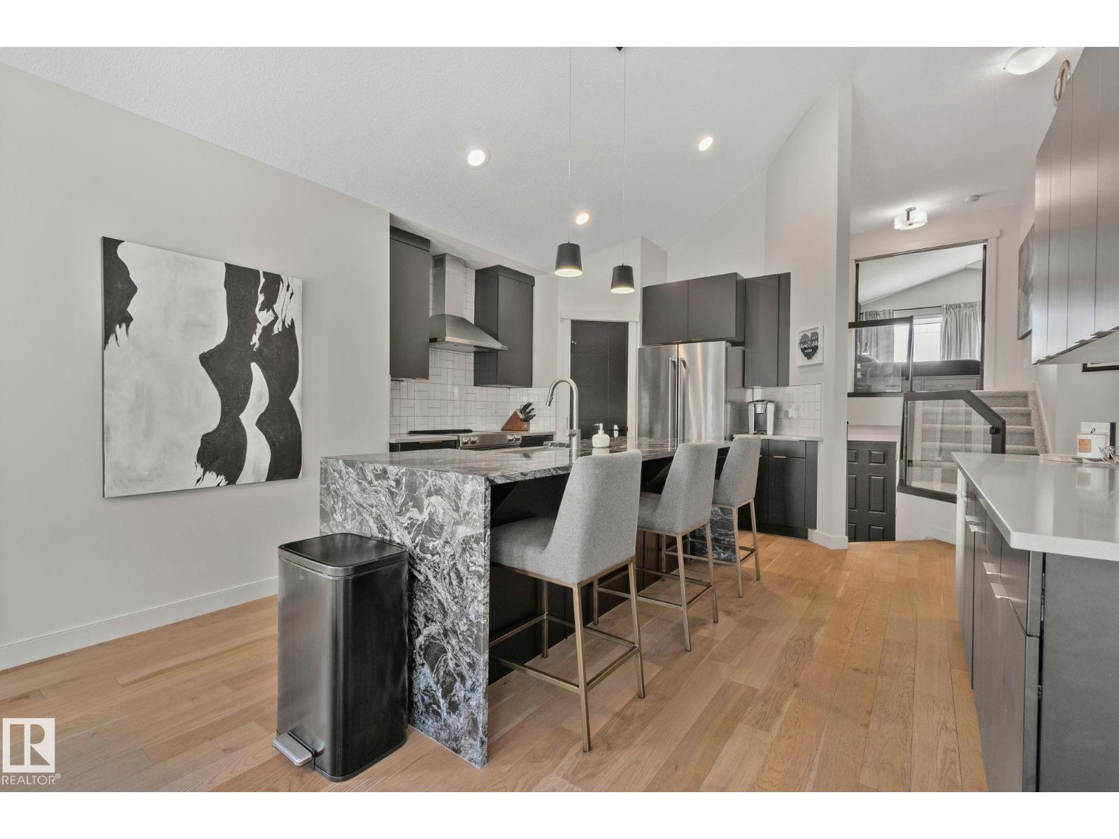 9724 223 ST NW