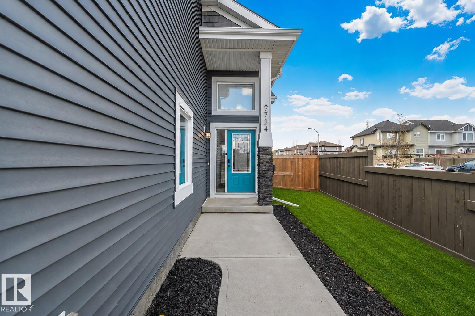 9724 223 ST NW