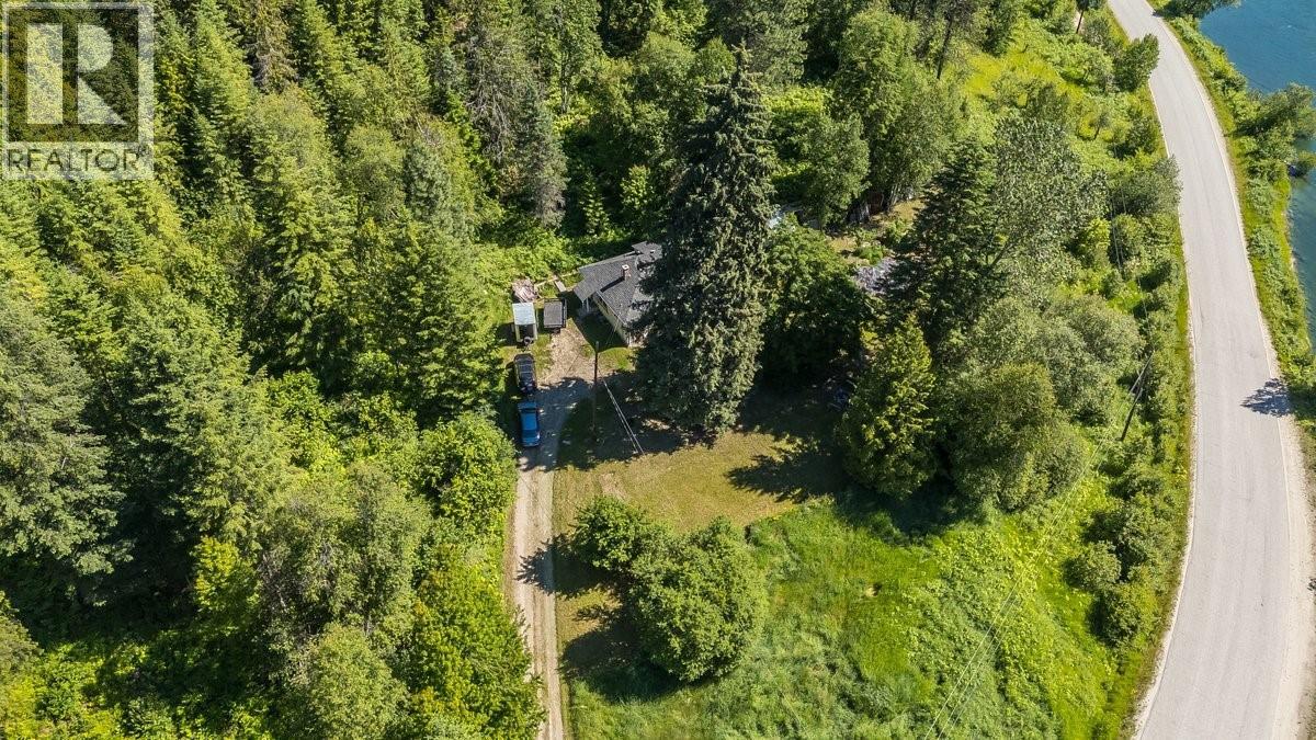 5875 SLOCAN RIVER Road